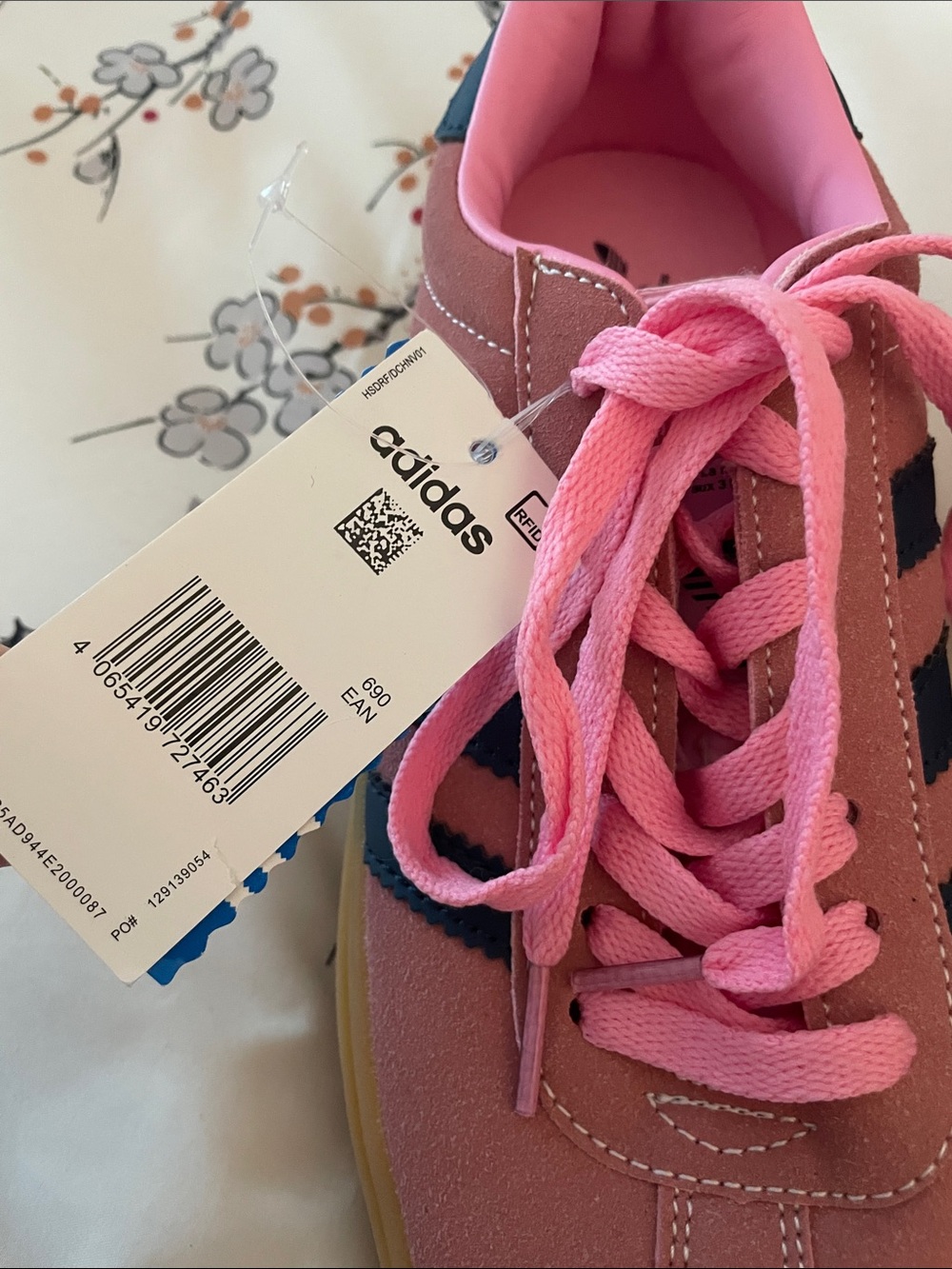 adidas Women’s Platform Gazelles Pink Sneakers with Navy Stripes Size 7.5 NWT - Picture 6 of 12